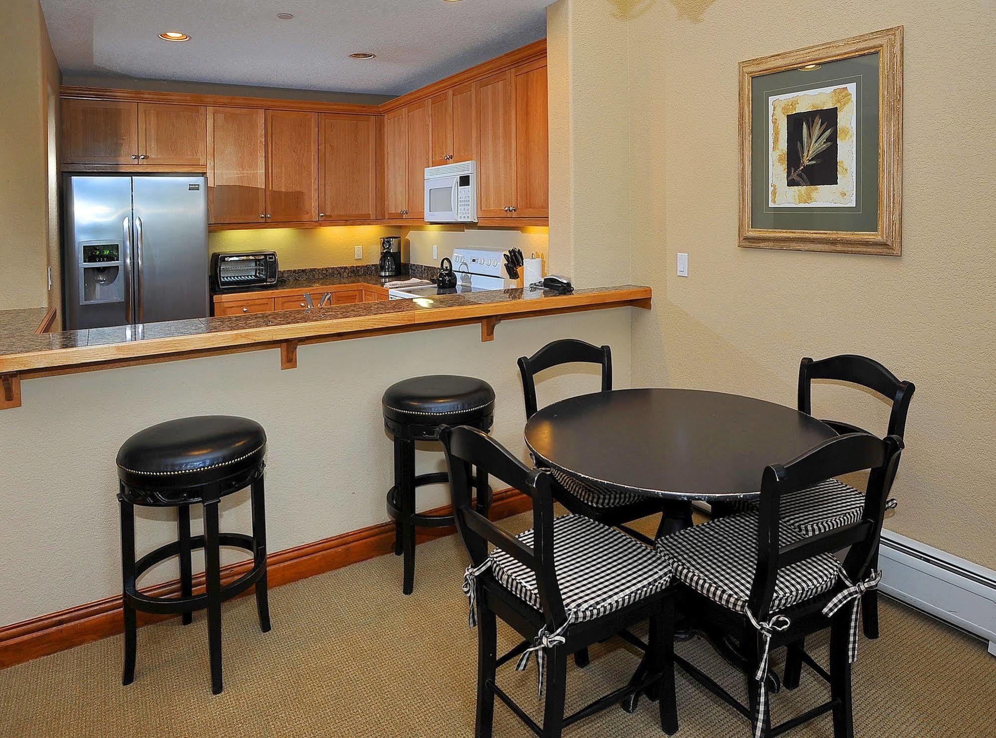 Lodge At Brookside Avon Village Экстерьер фото