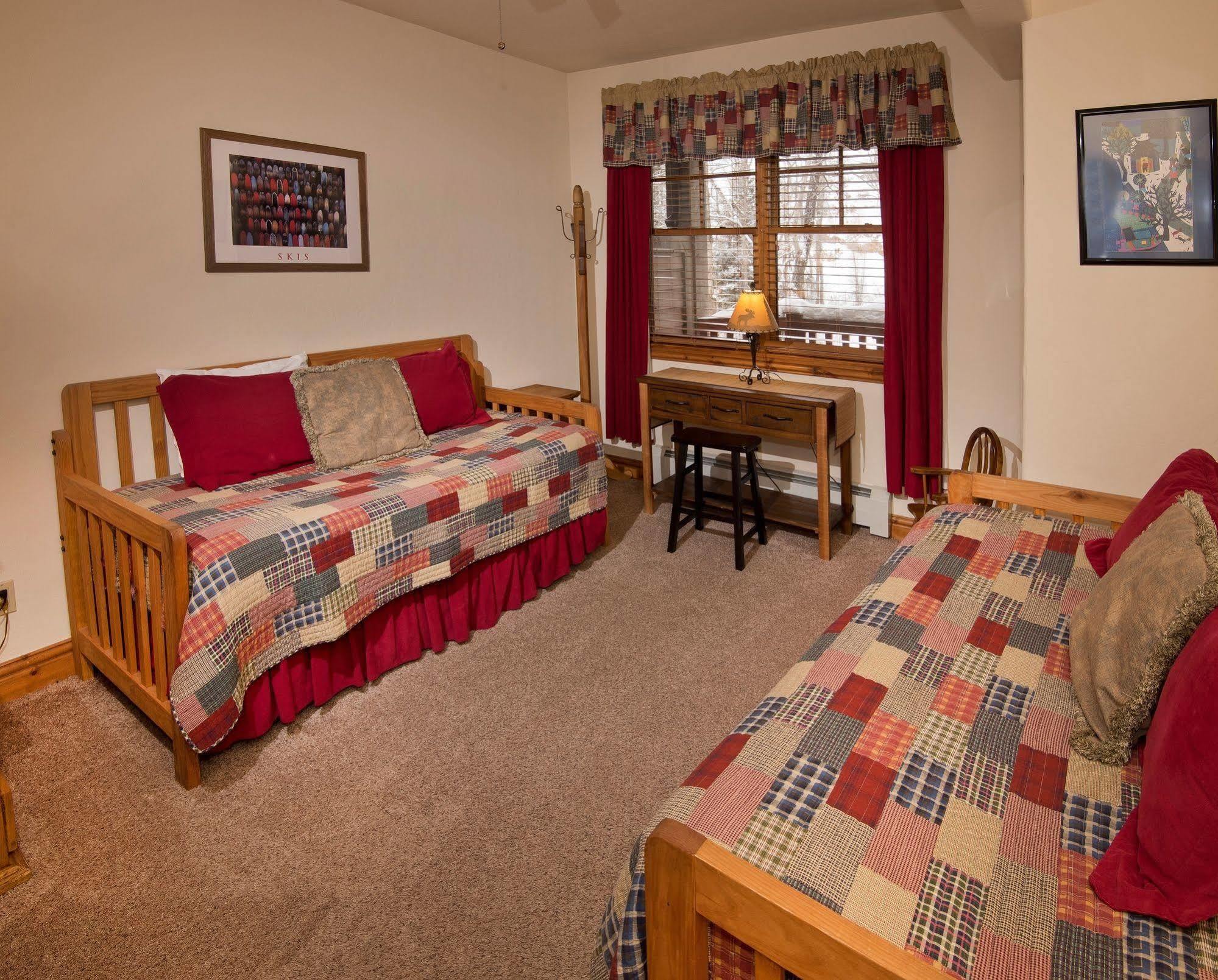 Lodge At Brookside Avon Village Экстерьер фото